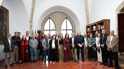 Autoridades y miembros del jurado de los Certámenes Literarios de la Diputación de Cáceres, que se han fallado este jueves Autoridades y miembros del jurado de los Certámenes Literarios de la Diputación de Cáceres, que se han fallado este jueves