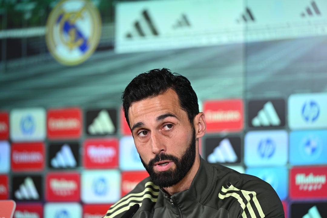 Arbeloa reacciona a la pelea entre Valverde y Tchouaméni: "No voy a quemar a mis jugadores en una hoguera pública" Arbeloa reacciona a la pelea entre Valverde y Tchouaméni: "No voy a quemar a mis jugadores en una hoguera pública"