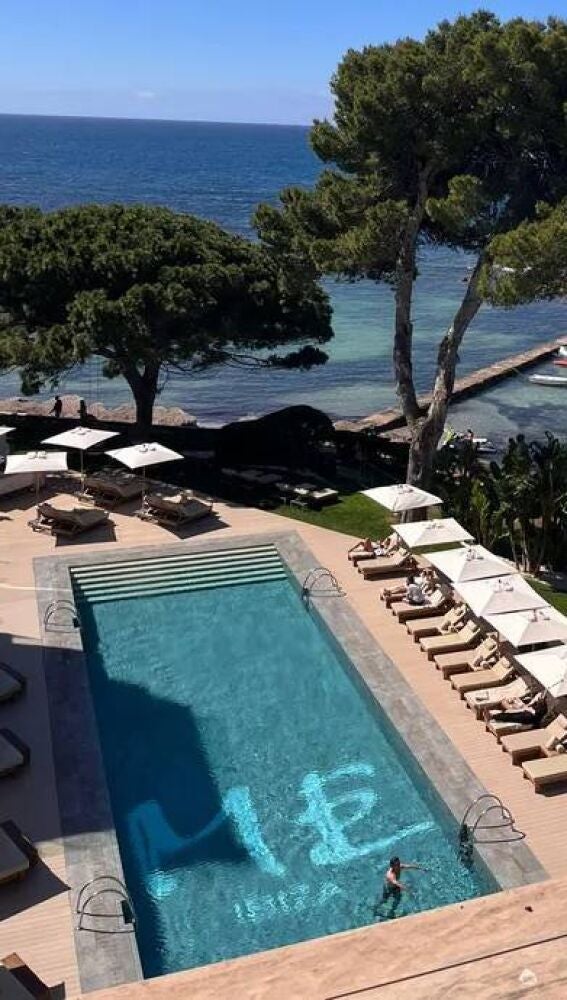 Imagen del espectacular exterior del Hotel Me Ibiza de Santa Eulària
