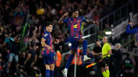  El delantero brit&aacute;nico del FC Barcelona, Marcus Rashford, celebra el primer gol del equipo blaugrana