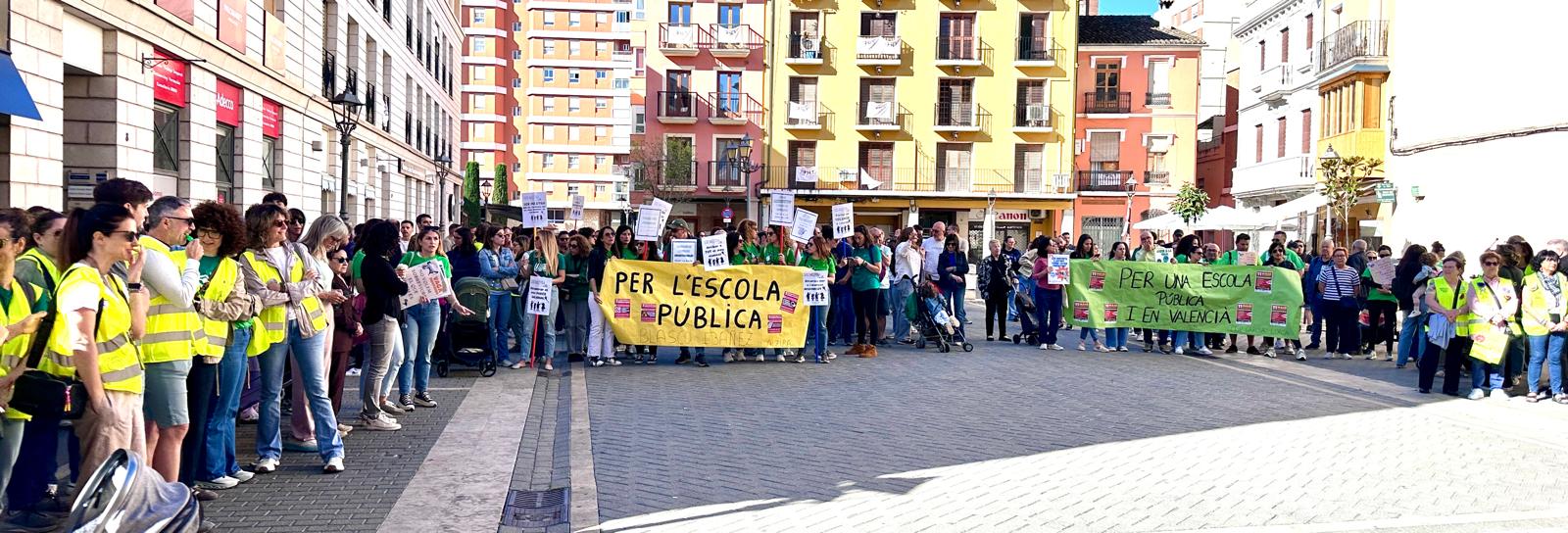 Los docentes de La Ribera van a la huelga indefinida en educación episode artwork