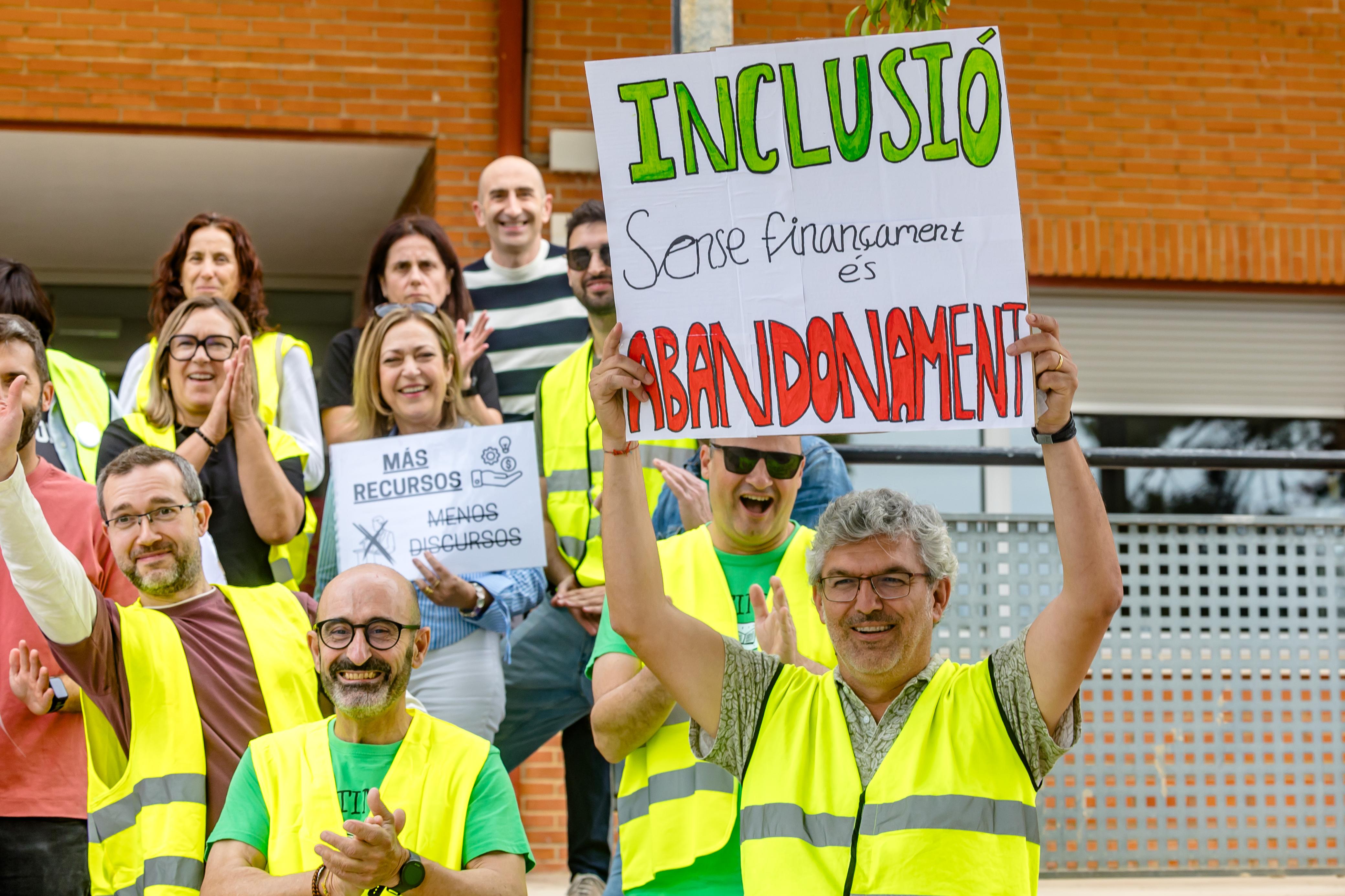 Más del 80% de los docentes de la Marina Baixa se suma a la huelga indefinida iniciada este lunes Más del 80% de los docentes de la Marina Baixa se suma a la huelga indefinida iniciada este lunes