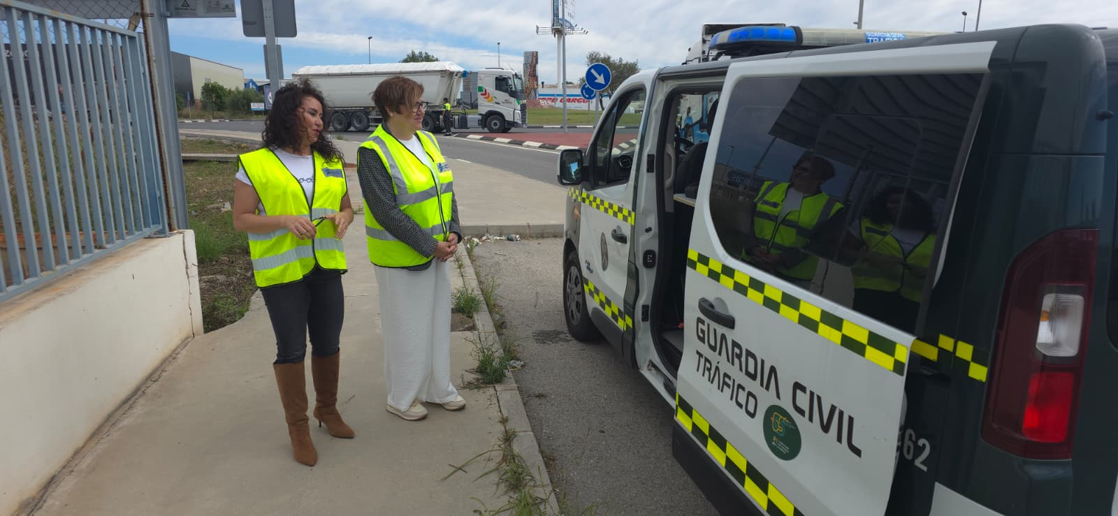 Tráfico intensifica en Castellón los controles contra las distracciones al volante Tráfico intensifica en Castellón los controles contra las distracciones al volante