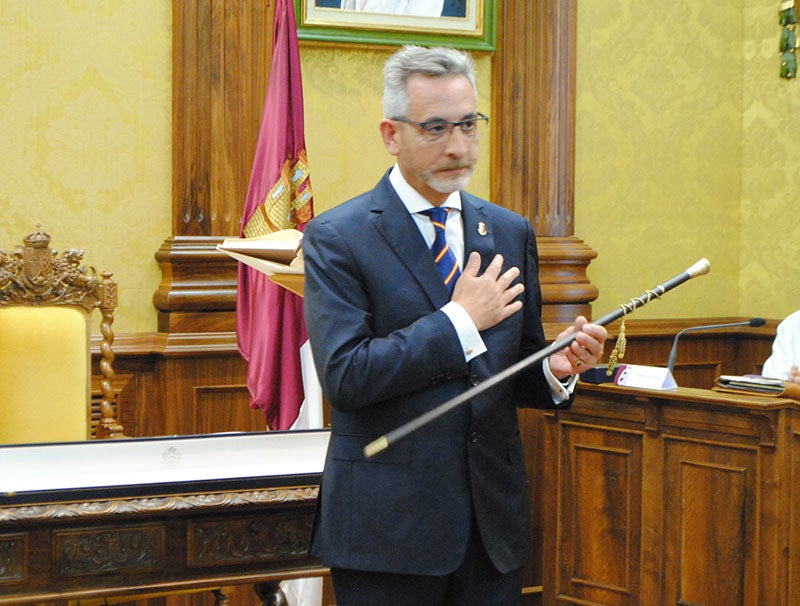 El PSOE provincial quiere convencer a Jesús Martín para que sea candidato a la alcaldía de Valdepeñas por séptima vez El PSOE provincial quiere convencer a Jesús Martín para que sea candidato a la alcaldía de Valdepeñas por séptima vez