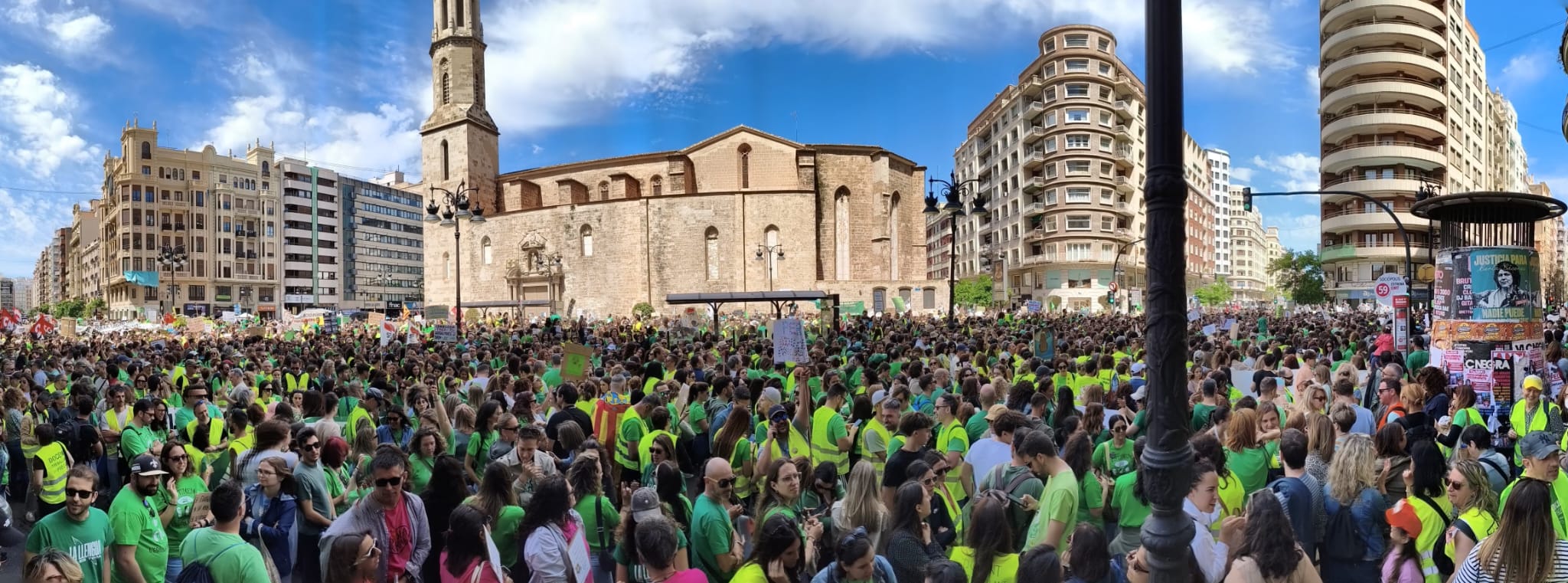 Comienza la huelga educativa indefinida en la Comunitat Valenciana: "Inédita e histórica" Comienza la huelga educativa indefinida en la Comunitat Valenciana: "Inédita e histórica"