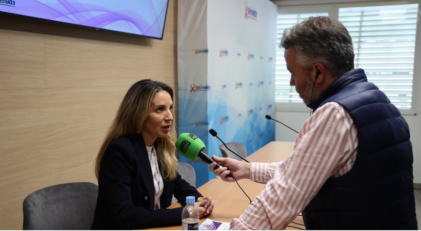El beso de Irene Rosales y Guillermo Rosales tras separarse: "Ella no quiere que Kiko Rivera hable de él" El beso de Irene Rosales y Guillermo Rosales tras separarse: "Ella no quiere que Kiko Rivera hable de él"