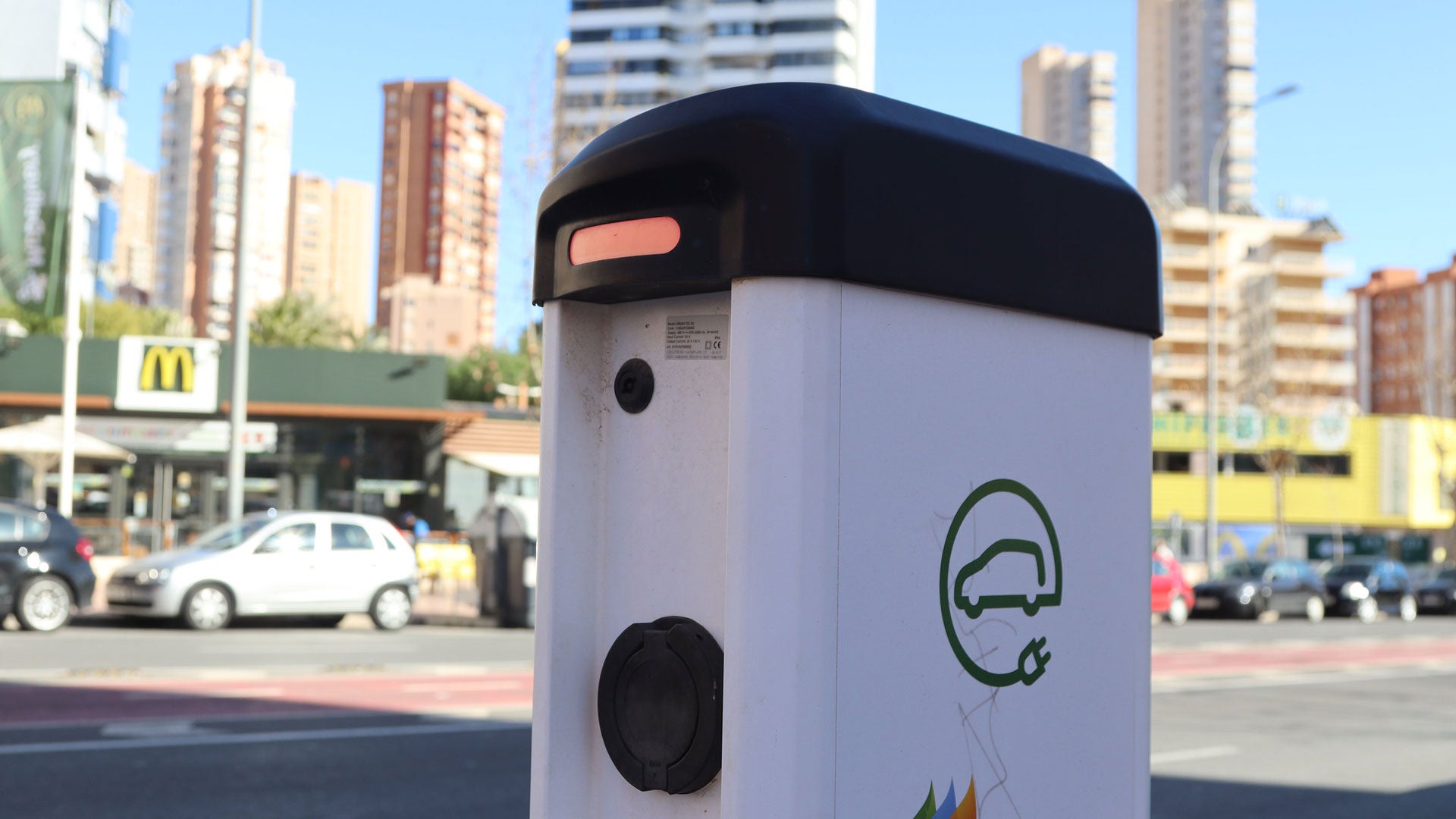 Benidorm adjudica la instalación de dos nuevos puntos de recarga en Levante Benidorm adjudica la instalación de dos nuevos puntos de recarga en Levante