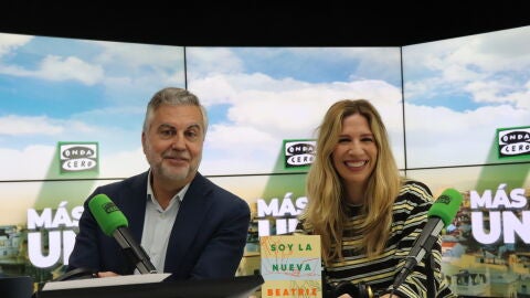 Beatriz Arias con Carlos Alsina
