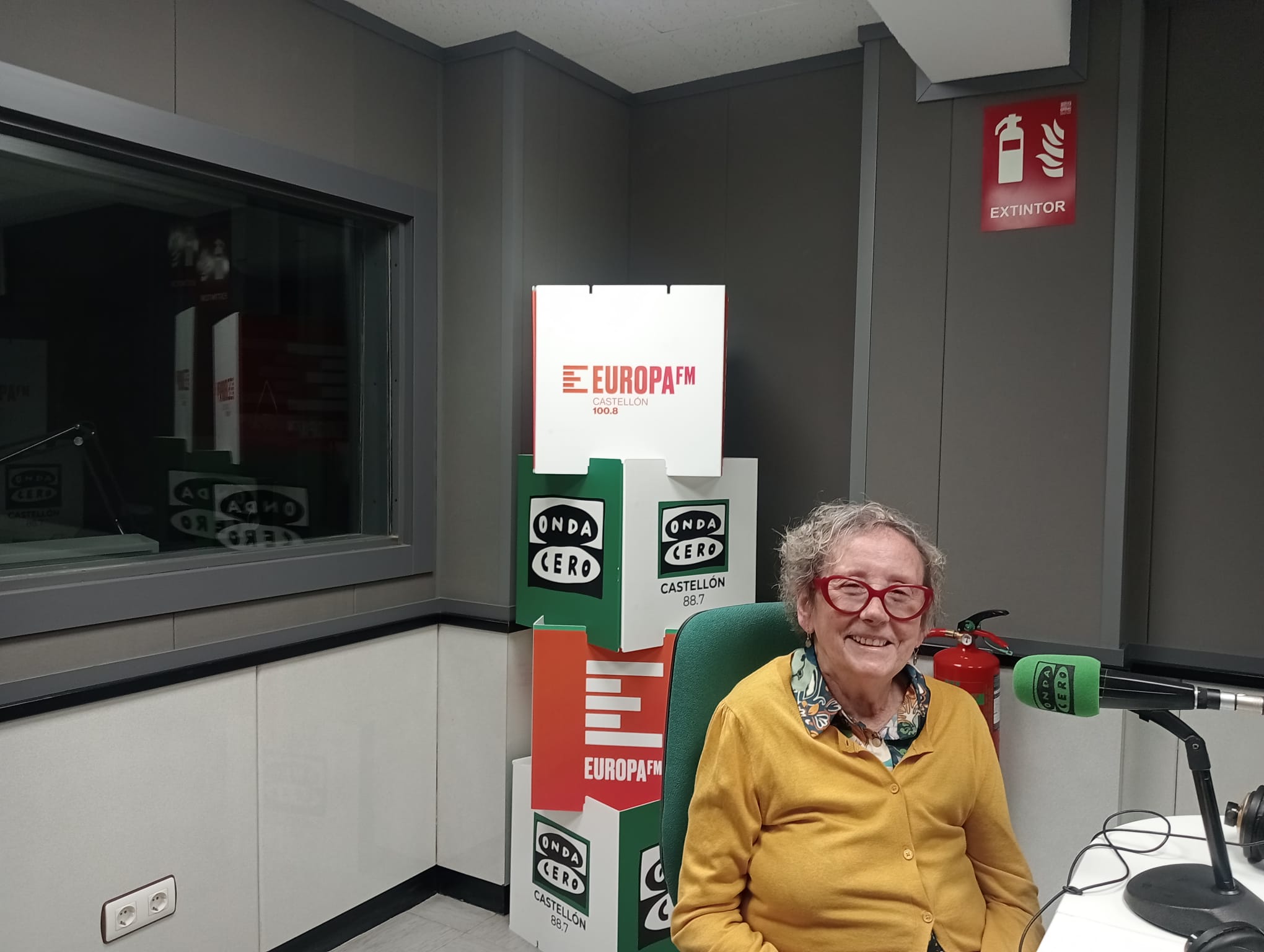 “Me sentía inútil y el podcast me ha devuelto a ser yo”: Lourdes, usuaria de Ateneu, transforma su terapia en un podcast “Me sentía inútil y el podcast me ha devuelto a ser yo”: Lourdes, usuaria de Ateneu, transforma su terapia en un podcast