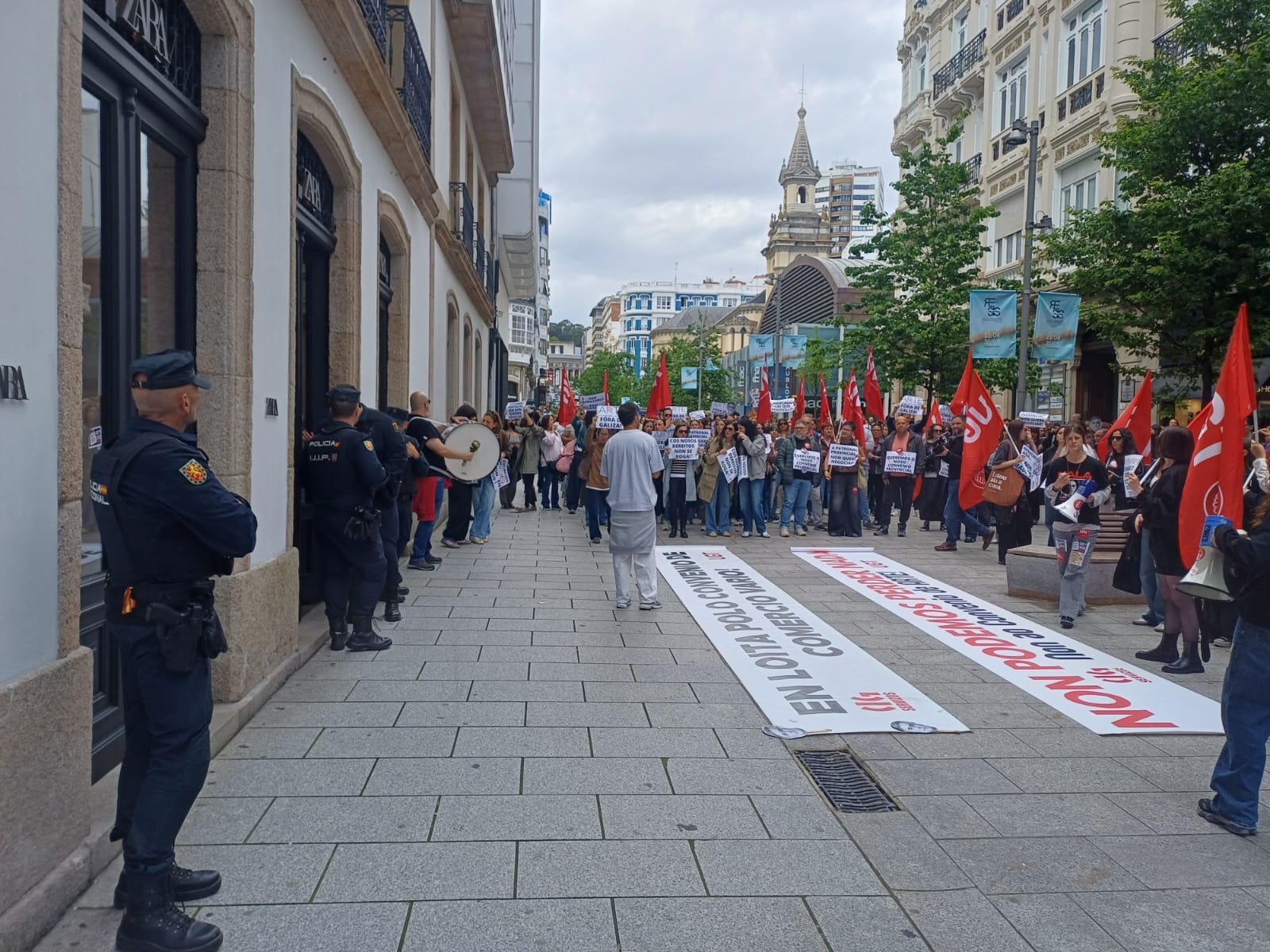 Sexto día de protestas do téxtil na Coruña en contra do convenio estatal promovido pola patronal ARTE Sexto día de protestas do téxtil na Coruña en contra do convenio estatal promovido pola patronal ARTE