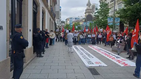 Sexto día de protesta das traballadoras do textil na Coruña En contra do convenio estatal que pretende asinar ARTE, a patronal.