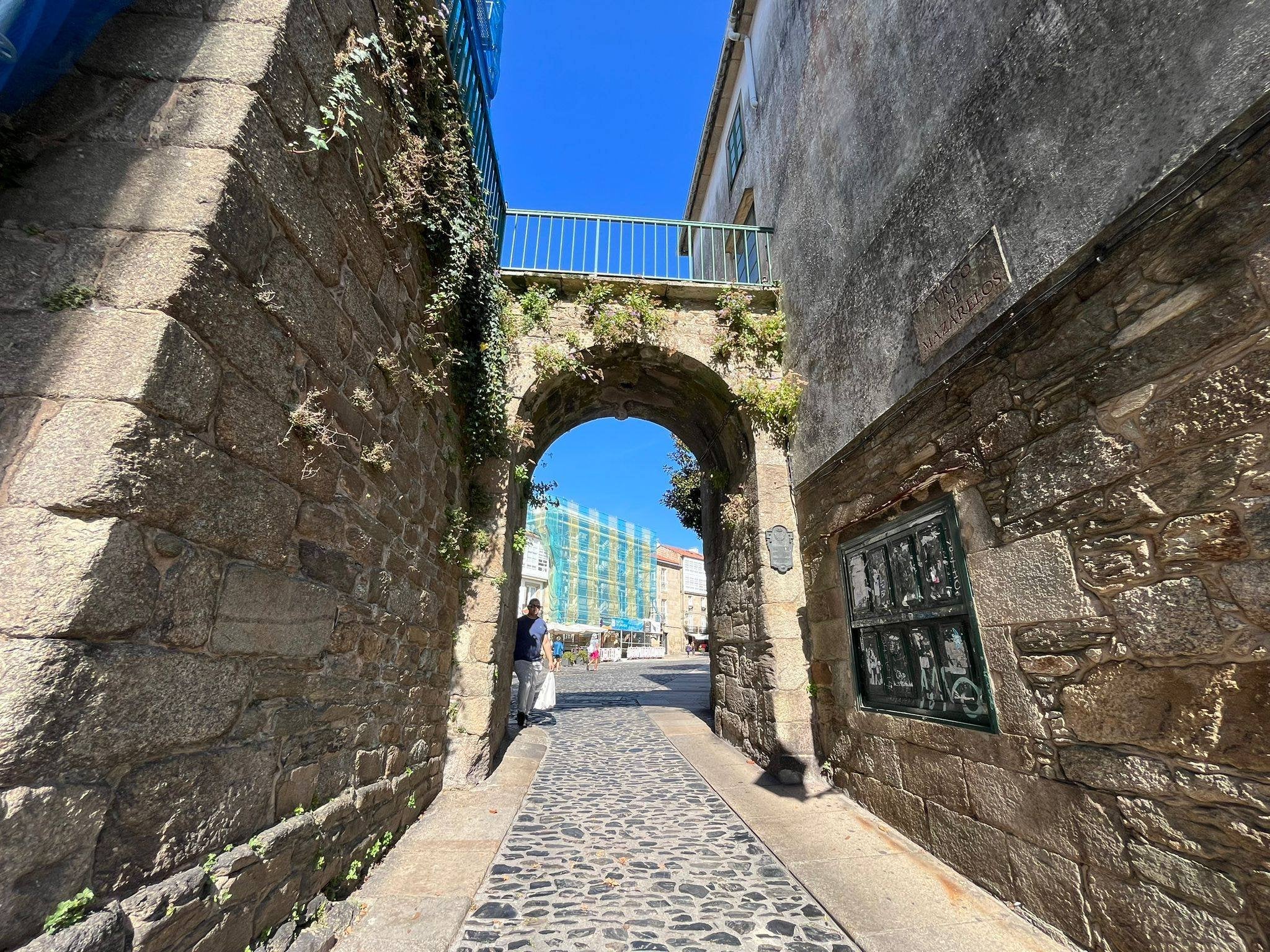 Aprobado el proyecto para la limpieza, restauración y conservación del Arco de Mazarelos Aprobado el proyecto para la limpieza, restauración y conservación del Arco de Mazarelos