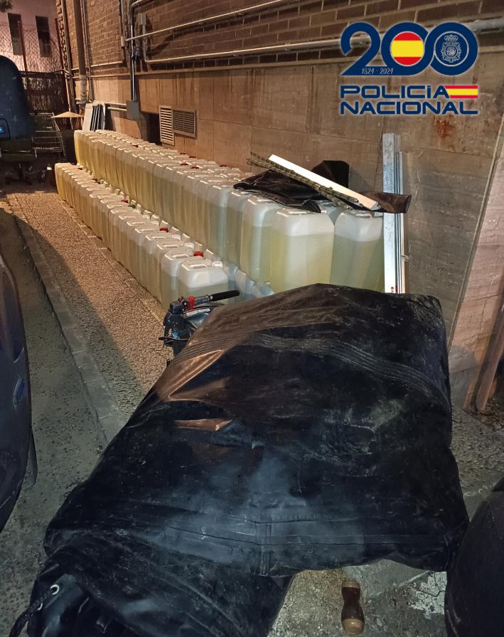 Detenido en Almería con más de 3.000 litros de gasolina para presunto apoyo a narcolanchas Detenido en Almería con más de 3.000 litros de gasolina para presunto apoyo a narcolanchas