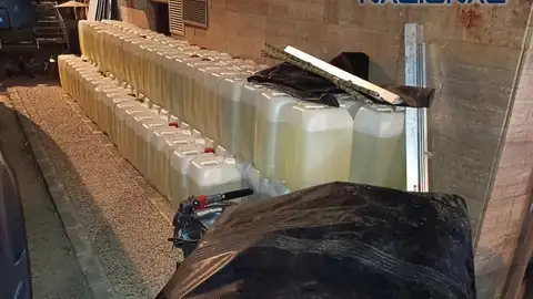 Detenido en Almería con más de 3.000 litros de gasolina para presunto apoyo a narcolanchas Detenido en Almería con más de 3.000 litros de gasolina para presunto apoyo a narcolanchas
