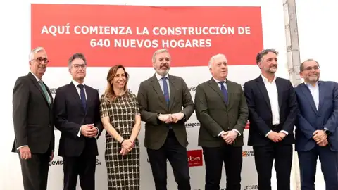 Imagen del acto de colocación de la primera piedra de viviendas públicas en Miralbueno Imagen del acto de colocación de la primera piedra de viviendas públicas en Miralbueno