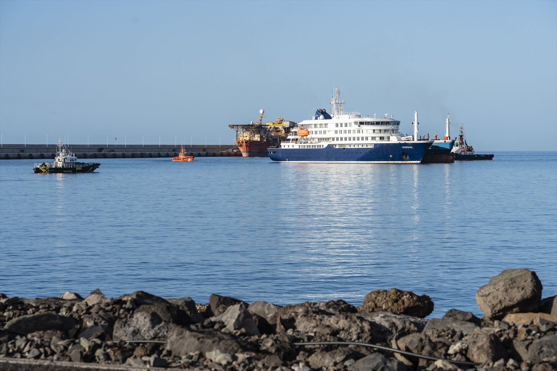 Muere de un infarto un guardia civil durante el operativo por la llegada del MV Hondius en Tenerife Muere de un infarto un guardia civil durante el operativo por la llegada del MV Hondius en Tenerife