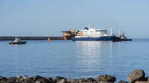 El crucero 'MV Hondius' fondea en el puerto de Granadilla a la espera de repostar y recibir el avituallamiento necesario para viajar a Países Bajos, a 11 de mayo de 2026 El crucero 'MV Hondius' fondea en el puerto de Granadilla a la espera de repostar y recibir el avituallamiento necesario para viajar a Países Bajos, a 11 de mayo de 2026