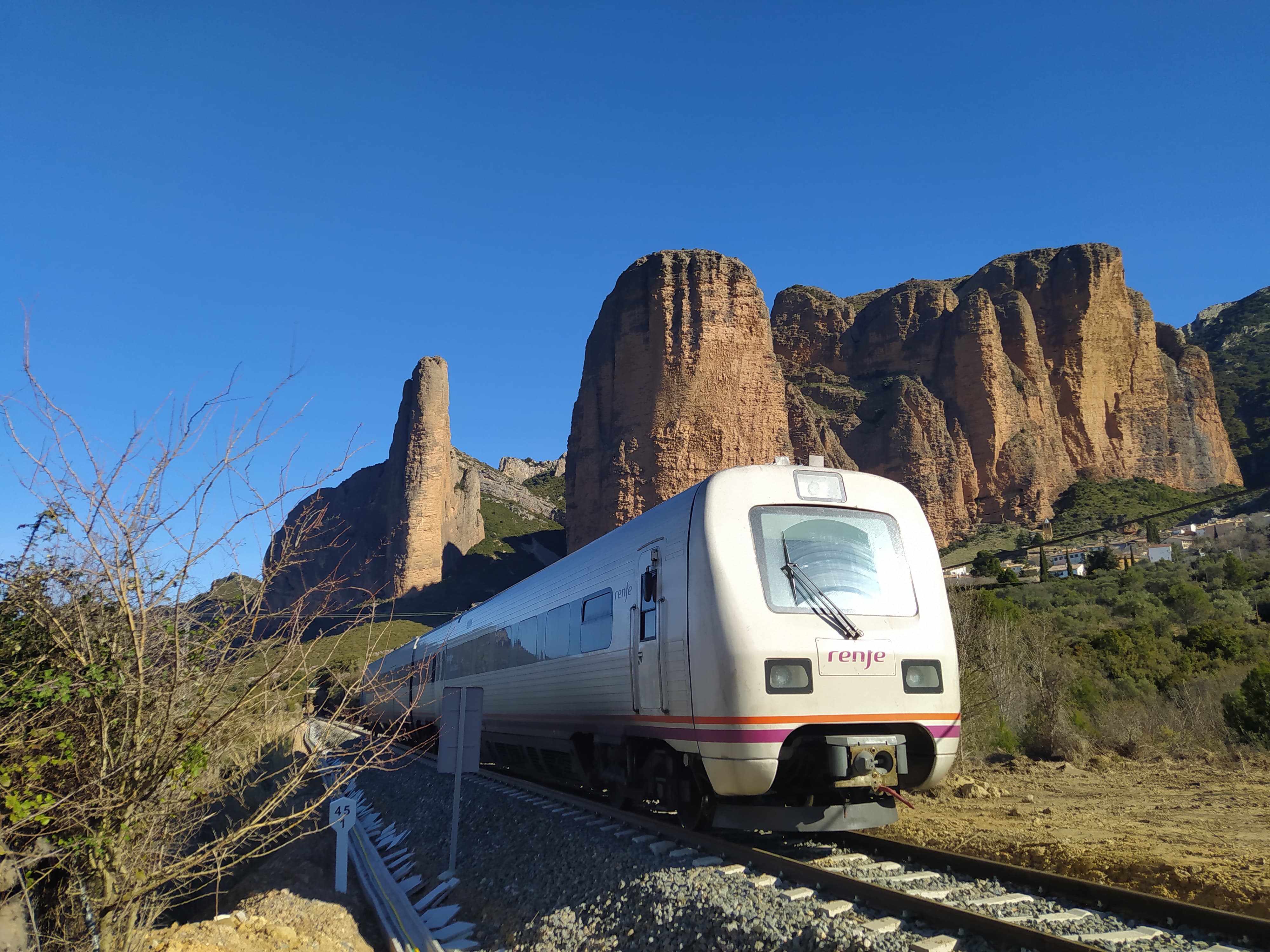 El Tren Geológico del Prepirineo regresa a la Hoya de Huesca El Tren Geológico del Prepirineo regresa a la Hoya de Huesca