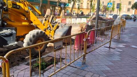 Obras en la calle Teniente Ruiz de Alcal&aacute; de Henares