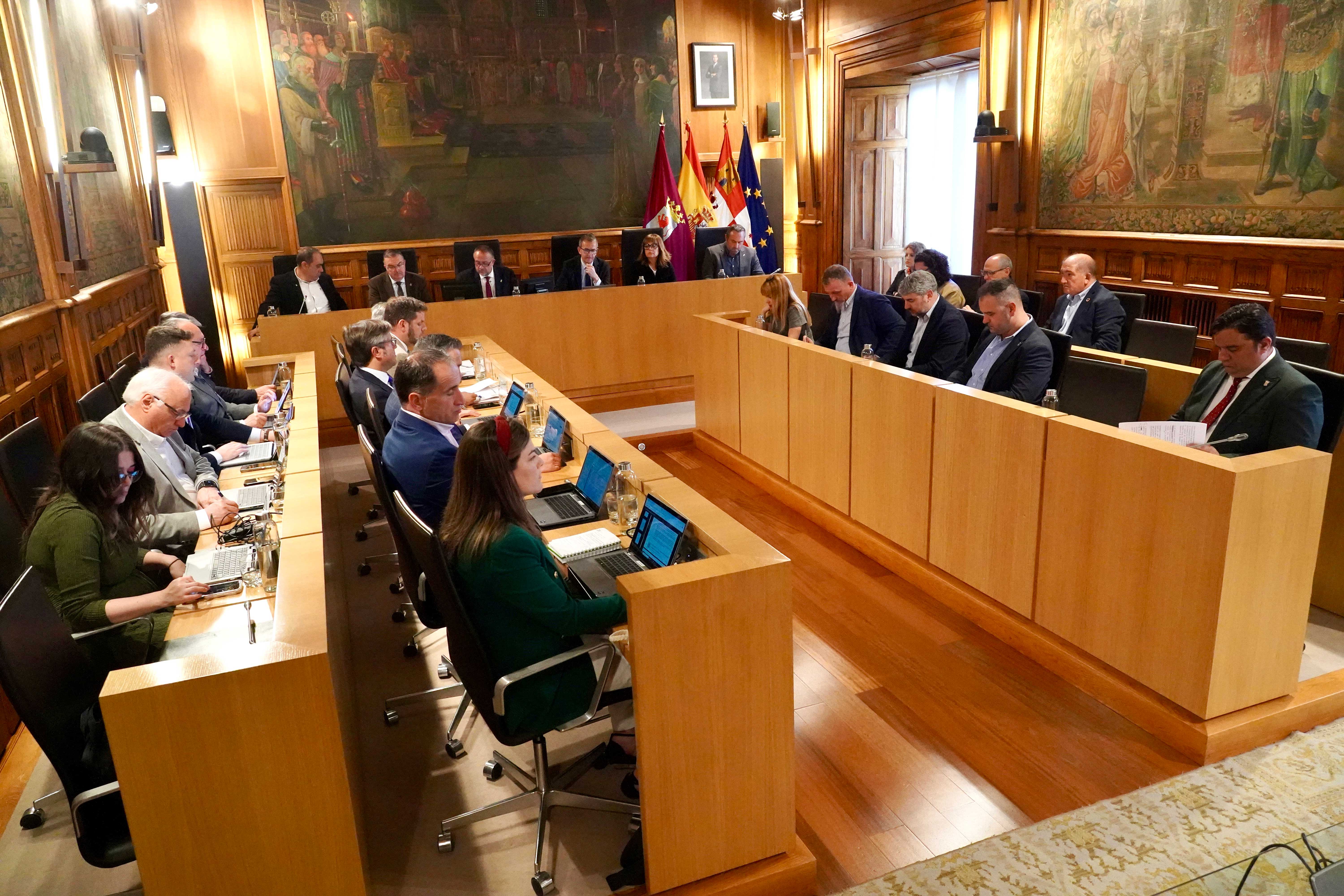 La Diputación tendrá que volver a llevar al pleno el Plan de Cooperación para aprobar correcciones, lo que supondrá nuevos retrasos La Diputación tendrá que volver a llevar al pleno el Plan de Cooperación para aprobar correcciones, lo que supondrá nuevos retrasos