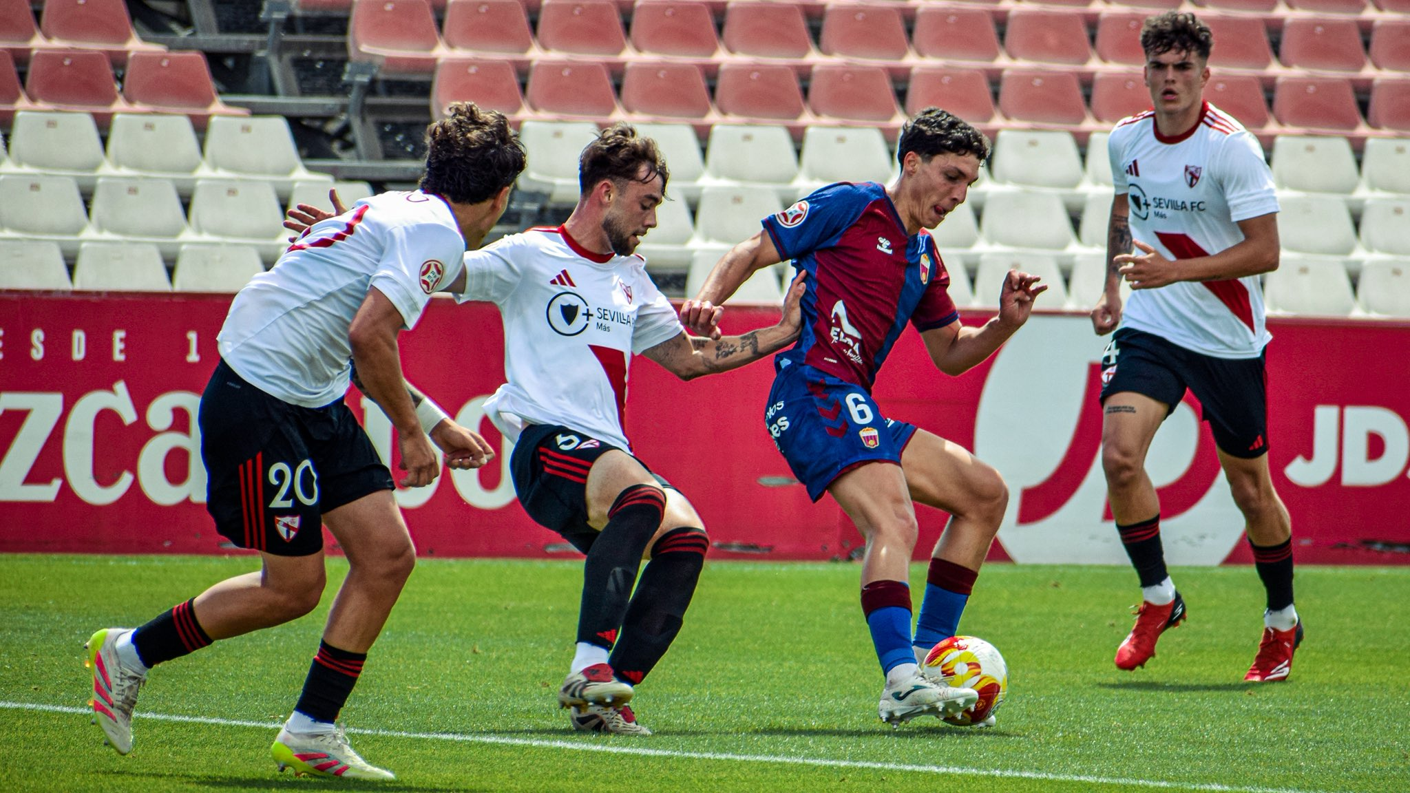 Final de locura: Eldense, Sabadell y Atlético Madrileño tienen opciones de ascenso directo Final de locura: Eldense, Sabadell y Atlético Madrileño tienen opciones de ascenso directo