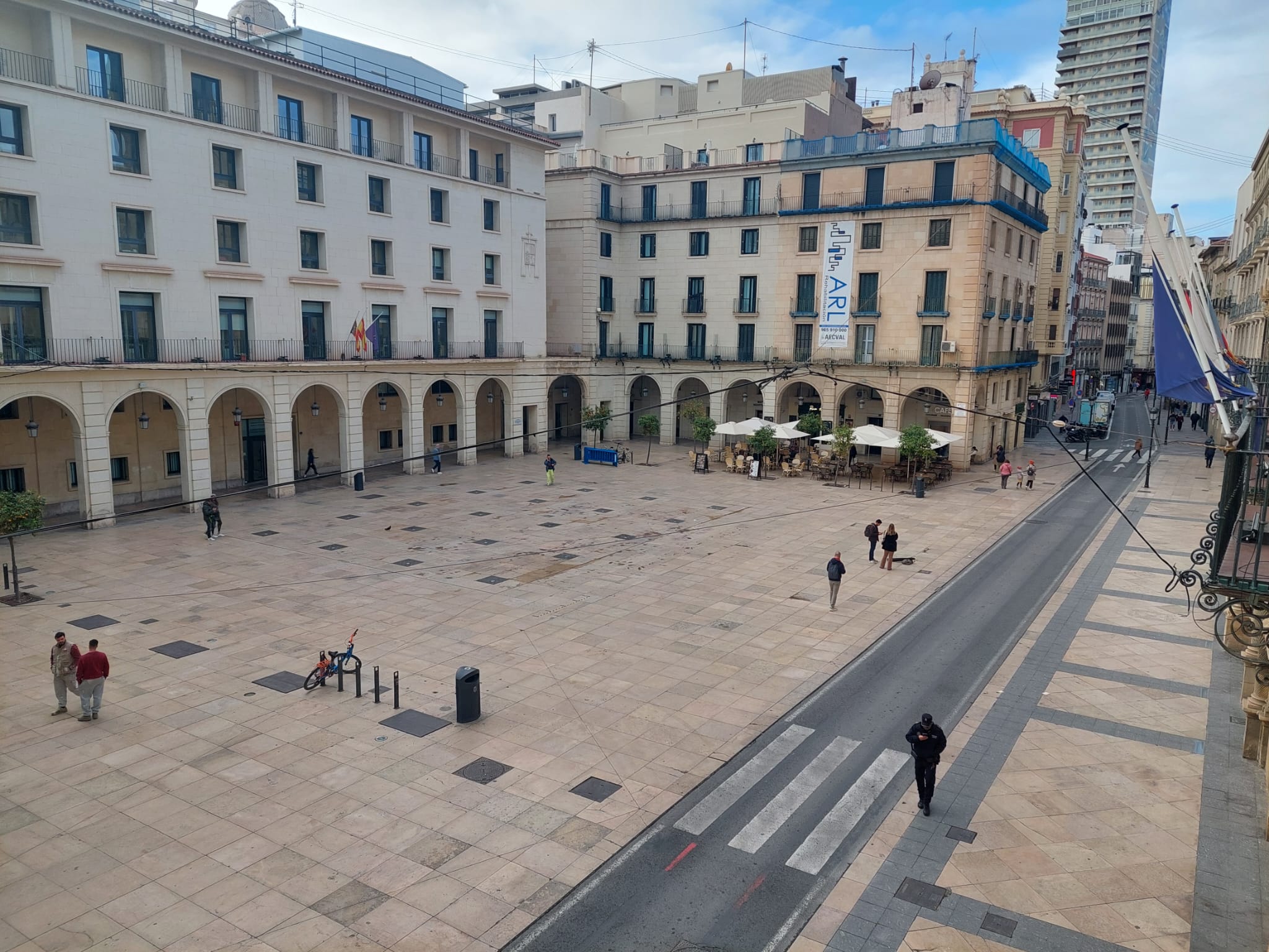 Alicante avanza en la peatonalización definitiva de la Plaza del Ayuntamiento con los estudios de tráfico y movilidad Alicante avanza en la peatonalización definitiva de la Plaza del Ayuntamiento con los estudios de tráfico y movilidad