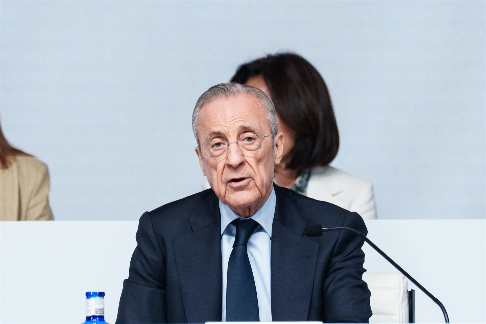 Tertulia: La rueda de prensa de Florentino, la actualidad del hantavirus y la polémica de Montero (12/05/2026) Tertulia: La rueda de prensa de Florentino, la actualidad del hantavirus y la polémica de Montero (12/05/2026)