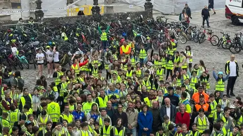 El departamento de Educación Vial de la Policía Local de Santiago acompaña a más de 500 escolares en la VI Marcha Ciclista Escolar El departamento de Educación Vial de la Policía Local de Santiago acompaña a más de 500 escolares en la VI Marcha Ciclista Escolar