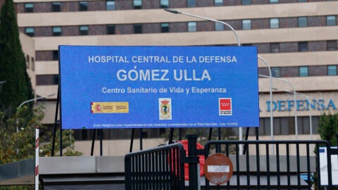 Acceso principal del Hospital Central de la Defensa G&oacute;mez Ulla/ EFE/Rodrigo Jim&eacute;nez