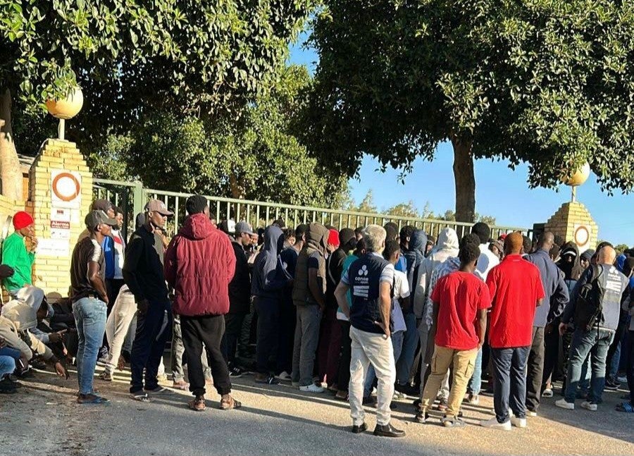 Ayuntamiento y la ONG CEPAIN colaboran para agilizar el procedimiento de regularización de inmigrantes y evitar protestas Ayuntamiento y la ONG CEPAIN colaboran para agilizar el procedimiento de regularización de inmigrantes y evitar protestas