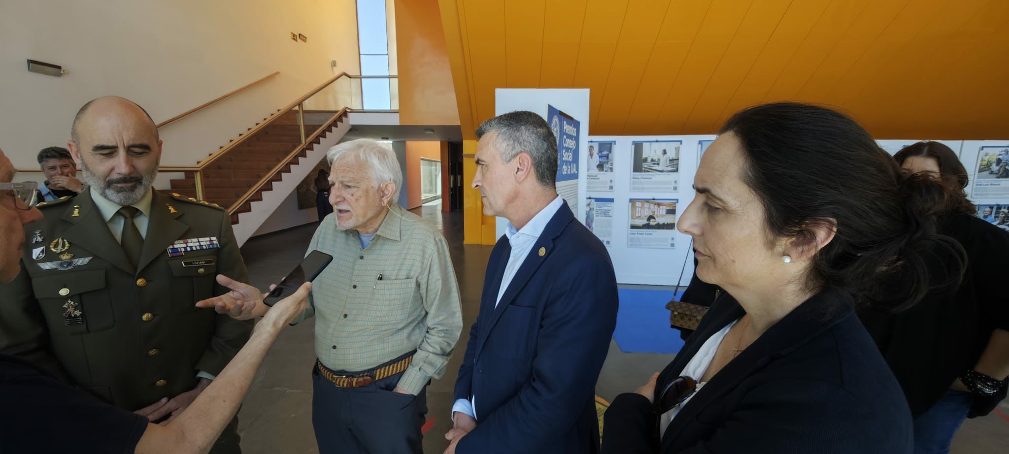 Javier Cacho, miembro de la primera expedición española a la Antártida, visita Vícar para hablar a los alumnos del IES La Puebla Javier Cacho, miembro de la primera expedición española a la Antártida, visita Vícar para hablar a los alumnos del IES La Puebla