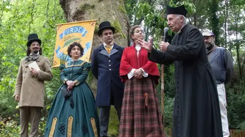 Santiago celebrará la 'Festa do Banquete de Conxo' entre el 22 y 24 de mayo, con música popular, gastronomía y 'residuo 0' Santiago celebrará la 'Festa do Banquete de Conxo' entre el 22 y 24 de mayo, con música popular, gastronomía y 'residuo 0'