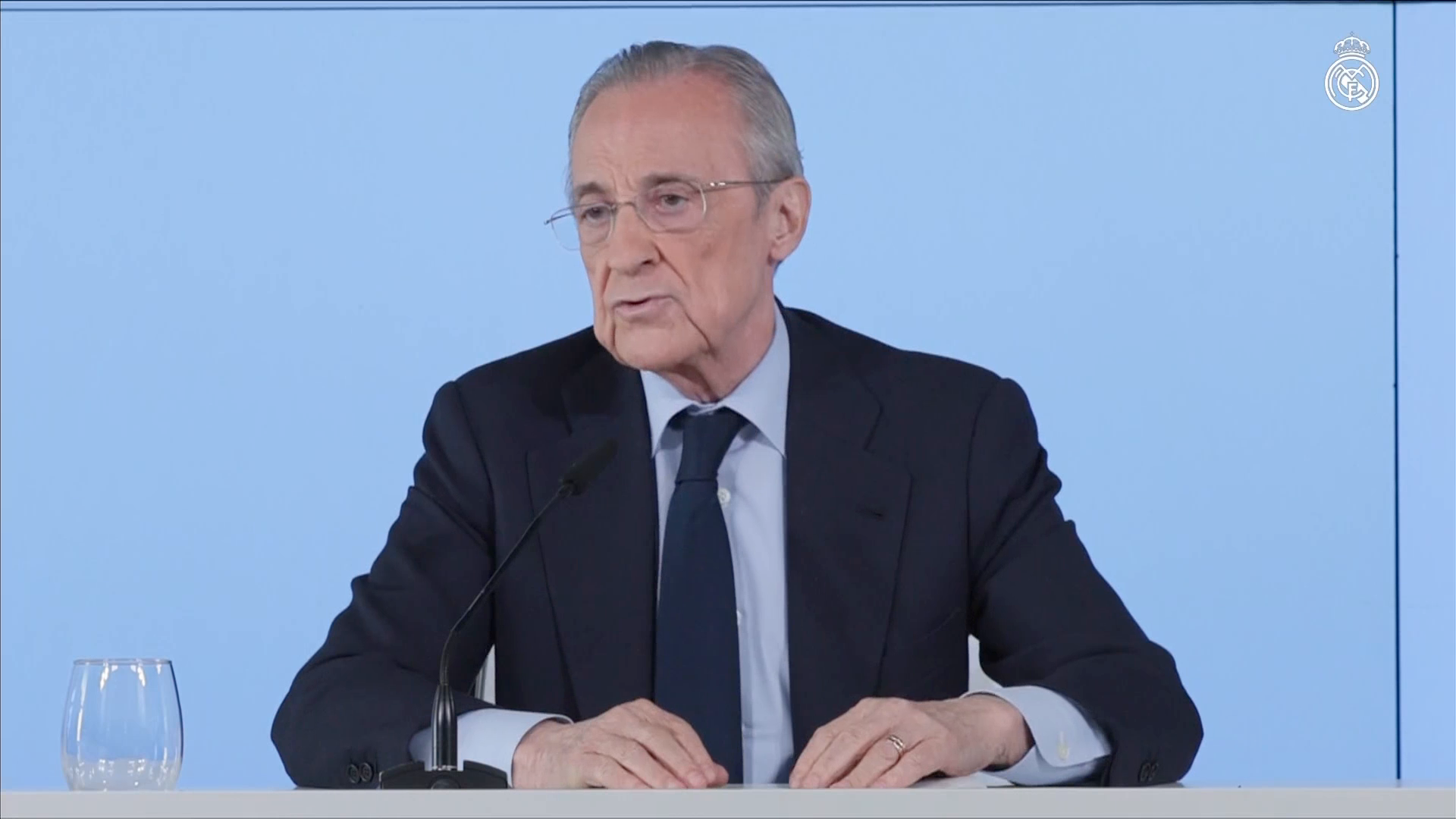 Florentino Pérez convoca elecciones y carga duramente contra la prensa: "Hay una confabulación para decir que el Madrid es un caos" Florentino Pérez convoca elecciones y carga duramente contra la prensa: "Hay una confabulación para decir que el Madrid es un caos"