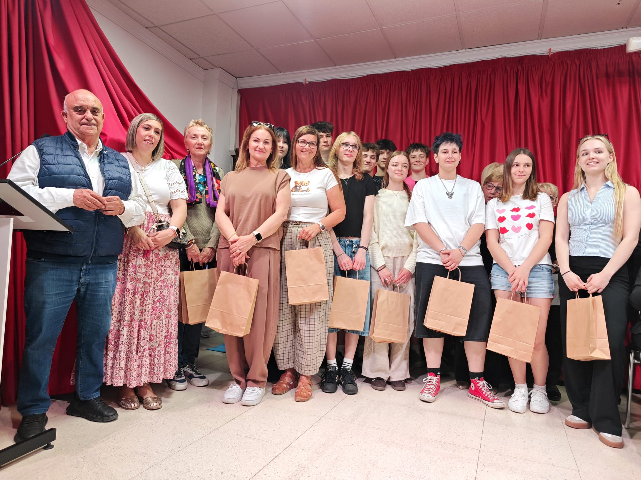 Callosa d’en Sarrià recibe a estudiantes europeos dentro del programa Erasmus+ del IES Rodolfo Llopis Callosa d’en Sarrià recibe a estudiantes europeos dentro del programa Erasmus+ del IES Rodolfo Llopis