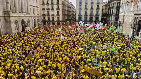 La manifestació ha culminat a la plaça Sant Jaume La manifestació ha culminat a la plaça Sant Jaume