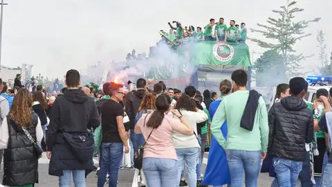 Los jugadores del Real Racing Club de Santander celebran en un autobús su ascenso a segunda división.- Archivo Los jugadores del Real Racing Club de Santander celebran en un autobús su ascenso a segunda división.- Archivo