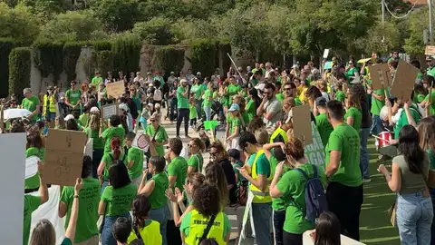 Más de 1.500 personas se reúnen en Villajoyosa contra la falta de inversión en la educación pública Más de 1.500 personas se reúnen en Villajoyosa contra la falta de inversión en la educación pública