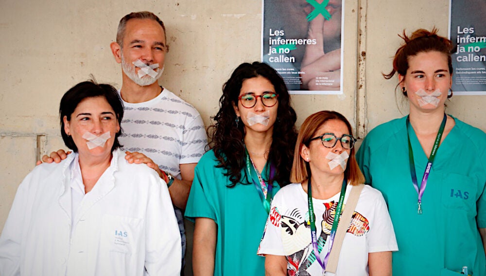 Les infermeres de l'Hospital Santa Caterina de Salt, a Grona, s'han concetrat a 
