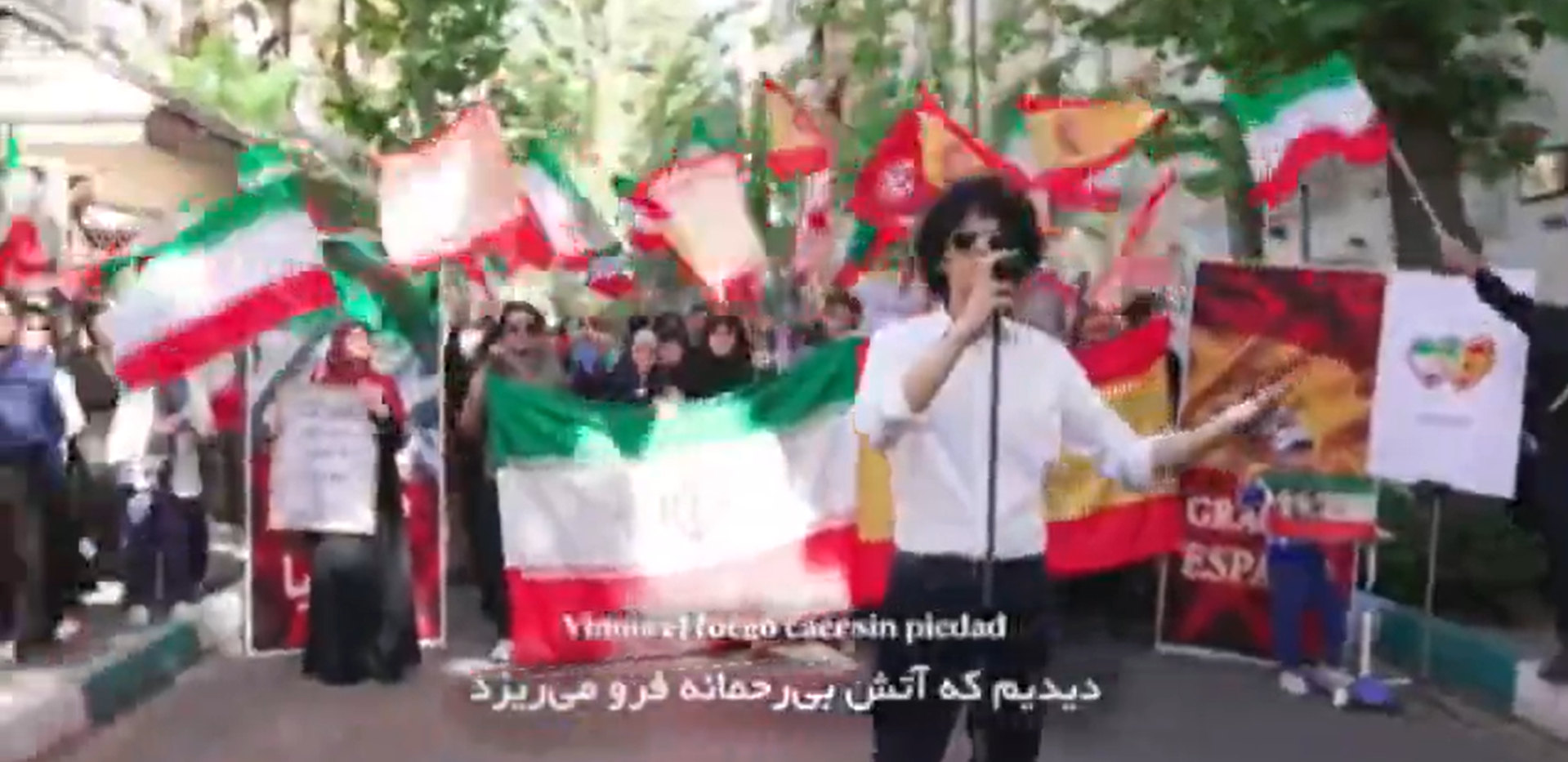 El videoclip con el que Irán agradece la postura de España: "Gracias por gritar 'no a esta guerra', por no vender tu alma a cualquiera" El videoclip con el que Irán agradece la postura de España: "Gracias por gritar 'no a esta guerra', por no vender tu alma a cualquiera"