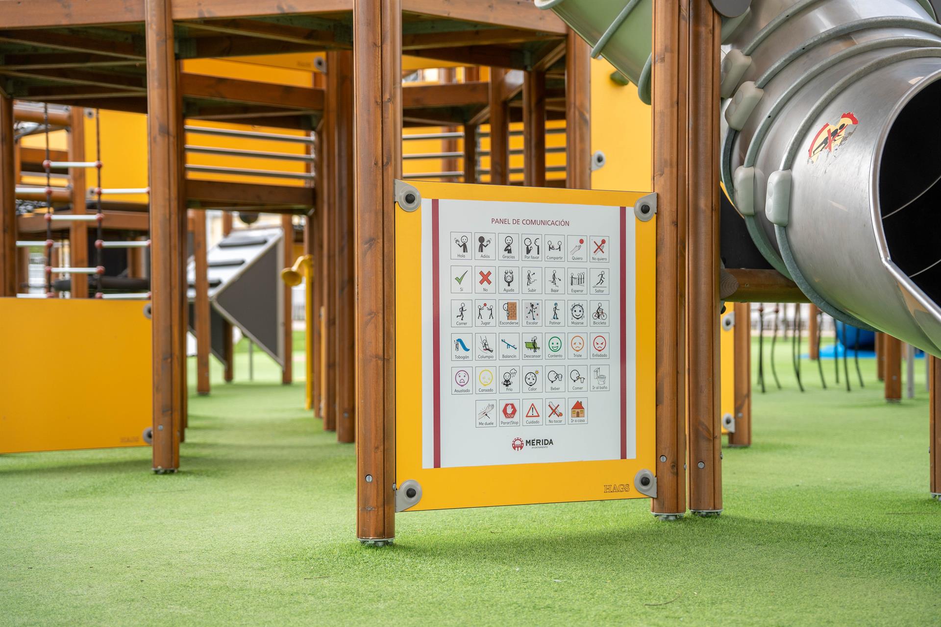 La Ciudad de la Infancia de Mérida refuerza la accesibilidad con paneles informativos para personas con discapacidad La Ciudad de la Infancia de Mérida refuerza la accesibilidad con paneles informativos para personas con discapacidad