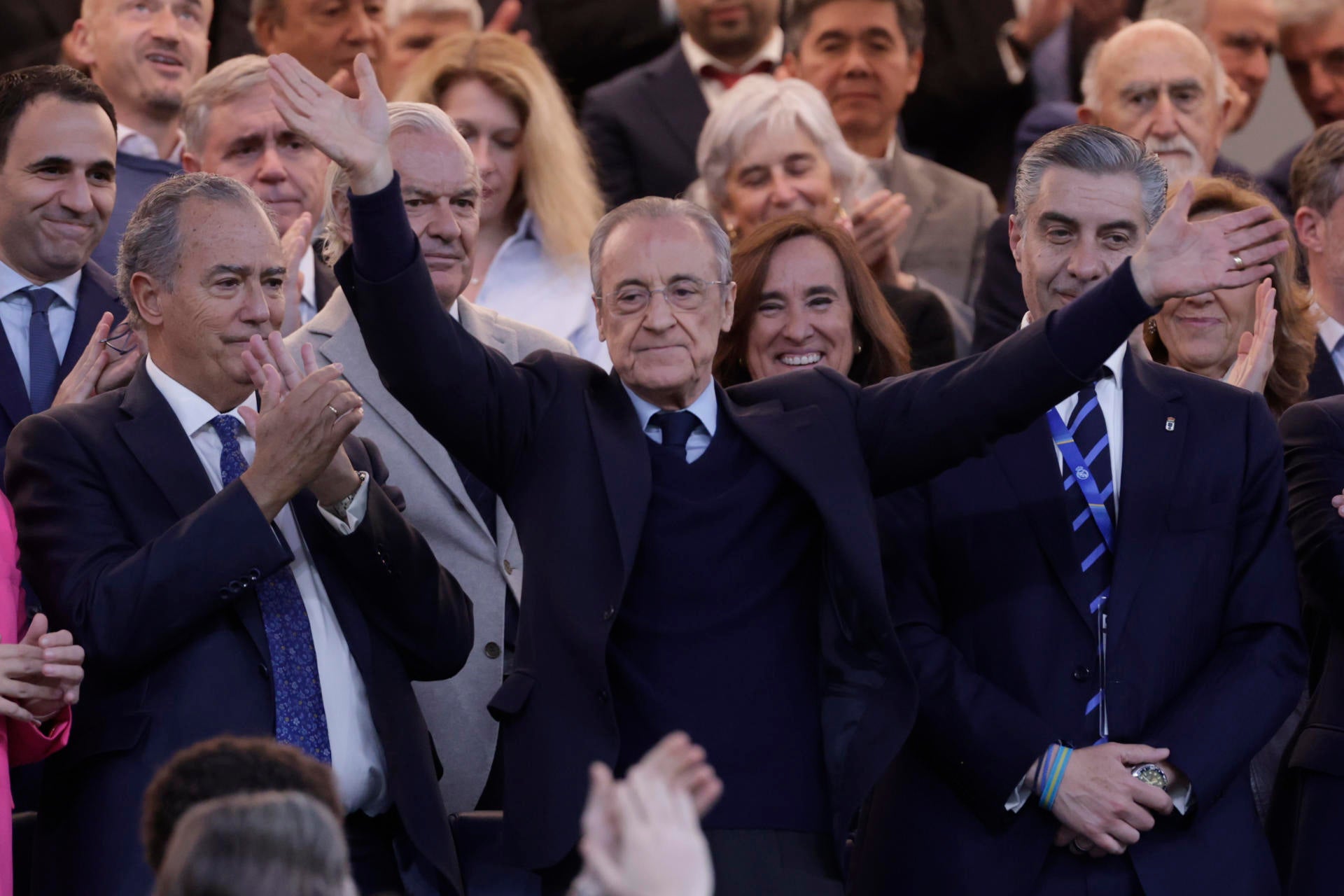 Florentino Pérez en las gradas del Bernabéu Florentino Pérez en las gradas del Bernabéu