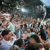 Los jugadores, la afición y el cuerpo técnico del Racing de Santander celebran el ascenso a Primera División después de 14 años Los jugadores, la afición y el cuerpo técnico del Racing de Santander celebran el ascenso a Primera División después de 14 años