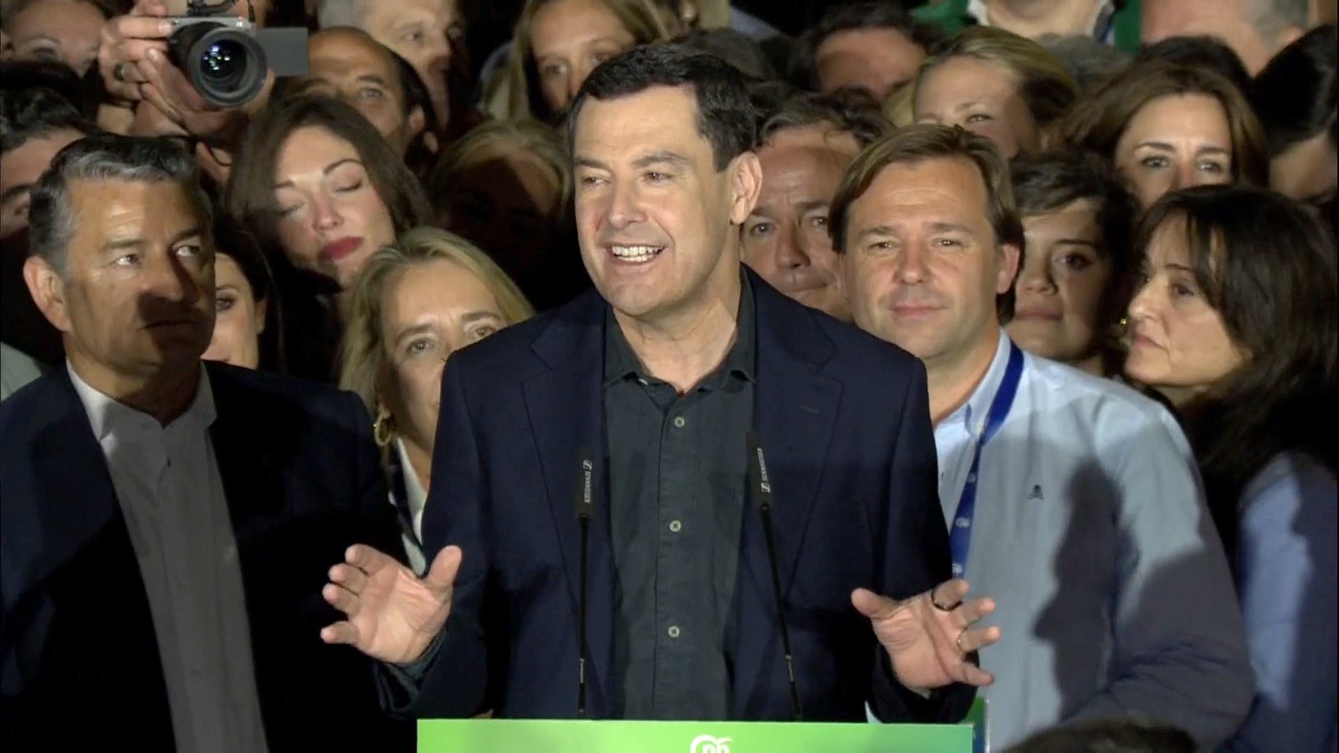 Juanma Moreno: "No hemos sacado matrícula de honor, pero hemos sacado un sobresaliente" Juanma Moreno: "No hemos sacado matrícula de honor, pero hemos sacado un sobresaliente"