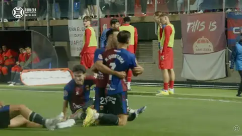 Jugadores del CD Eldense celebando el gol de la victoria ante el Atlético Madrileño. Jugadores del CD Eldense celebando el gol de la victoria ante el Atlético Madrileño.