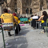 Docents bloquegen la Sagrada Família durant la vaga educativa a Barcelona