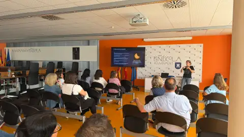 Peñíscola forma al personal de empresas y servicios turísticos sobre el eclipse que tendrá lugar el día 12 de agosto. Peñíscola forma al personal de empresas y servicios turísticos sobre el eclipse que tendrá lugar el día 12 de agosto.
