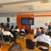 Peñíscola forma al personal de empresas y servicios turísticos sobre el eclipse que tendrá lugar el día 12 de agosto.