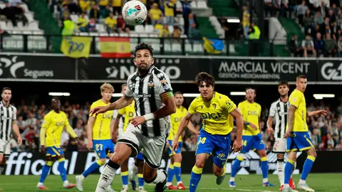 Alberto Jiménez en acción ante el Cádiz Alberto Jiménez en acción ante el Cádiz