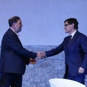 El presidente de la Generalitat, Salvador Illa y el líder de ERC, Oriol Junqueras 