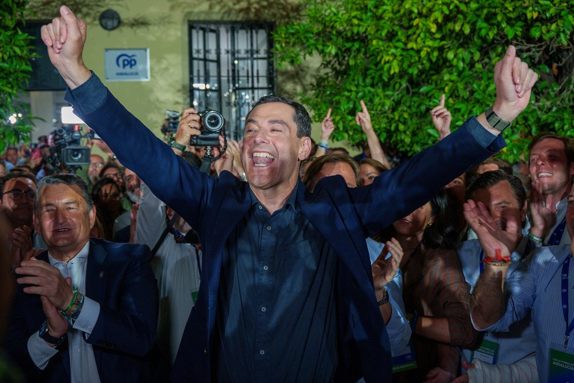 Juande Colmenero analiza la negociación de Juanma Moreno con Vox y por qué es diferente que en Aragón o Extremadura Juande Colmenero analiza la negociación de Juanma Moreno con Vox y por qué es diferente que en Aragón o Extremadura